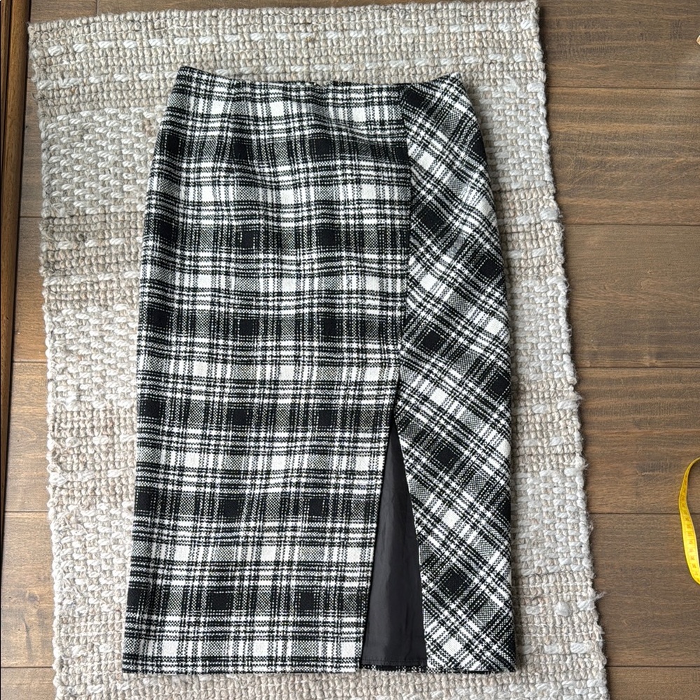 Reitmans Black and White Asymmetrical Pencil Skirt